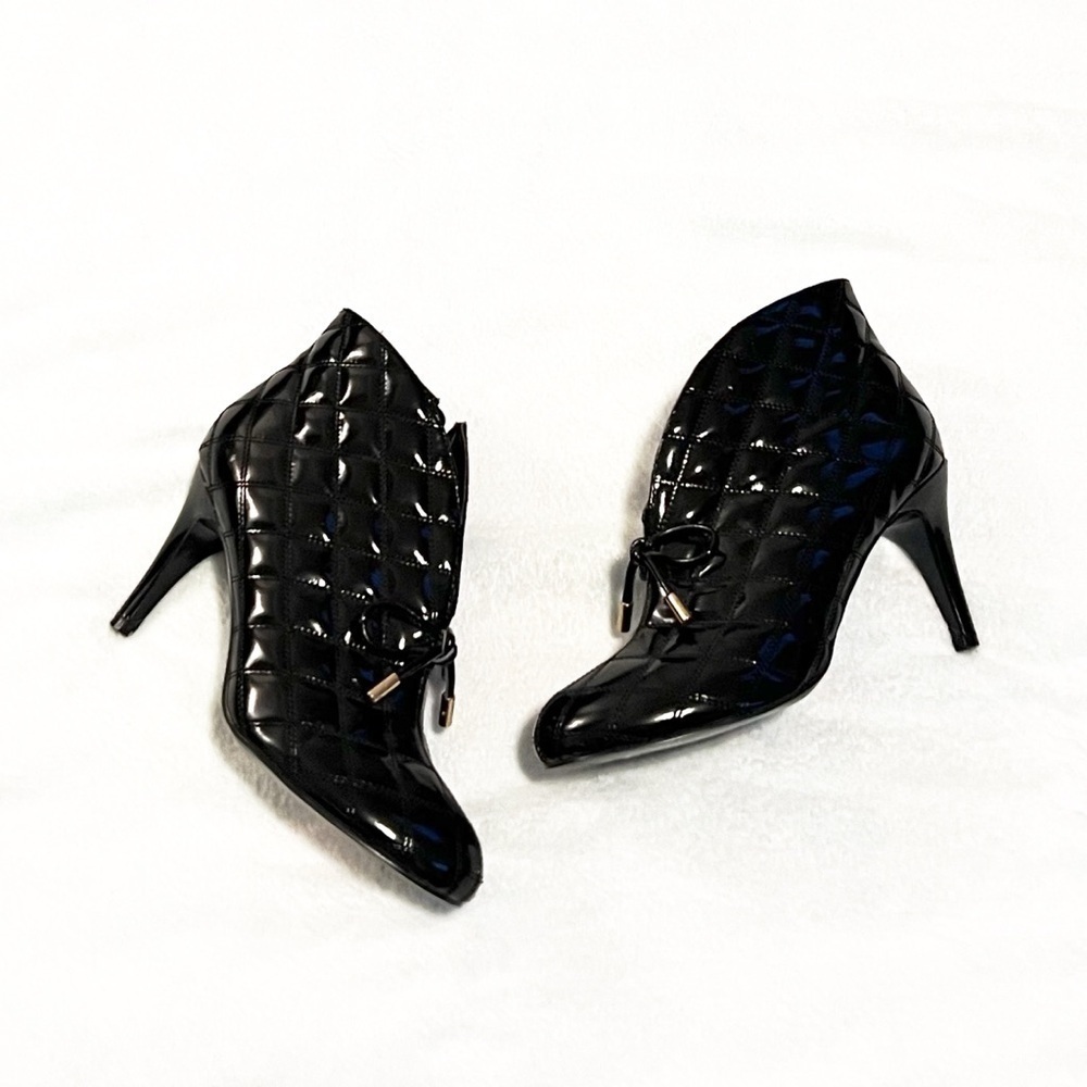 Hot In Hollywood Solid Black Patent Leather Booties Heels Quilted Women’s 8.5M